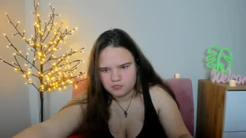 Snapshot of adelecruzz chatting on February 20, 1:40 pm adelecruzz online show from February 20, 1:40 pm