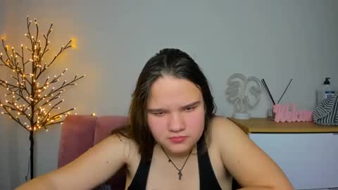 Snapshot of adelecruzz chatting on February 12, 1:38 pm adelecruzz online show from February 12, 1:38 pm