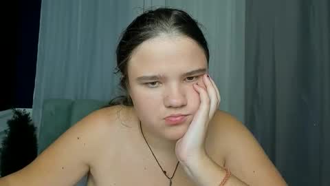 Snapshot of adelecruzz chatting on September 29, 12:43 pm adelecruzz online show from September 29, 12:43 pm