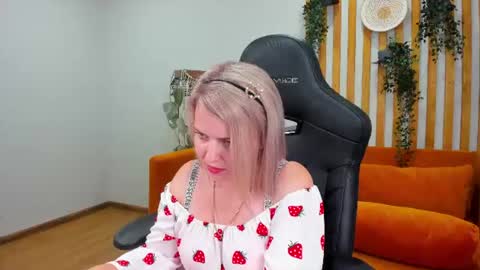 AdeleRavelle online show from July 16, 10:53 am
