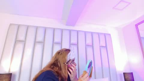 ANDREA PEREZ online show from April 24, 12:30 pm