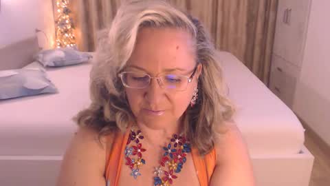 Cryna online show from April 28, 4:44 pm