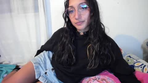 Snapshot of adrena_10 chatting on December 19, 12:13 am Adrena10 online show from December 19, 12:13 am