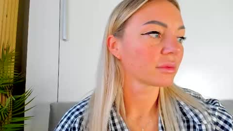 Adriana online show from August 3, 9:04 am
