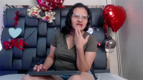 Snapshot of africa_holmes chatting on February 13, 2:01 am Africa online show from February 13, 2:01 am