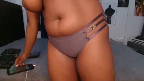 Africanpetitequeenn online show from April 24, 7:49 pm