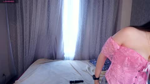 Lana  1800 - 0330 UTC   Mia 0700- 1630 UTC online show from September 22, 6:45 am