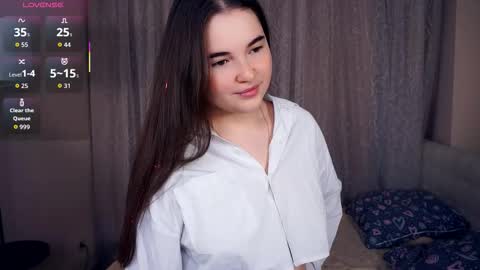 Lana  1800 - 0330 UTC   Mia 0700- 1630 UTC online show from November 4, 6:18 am