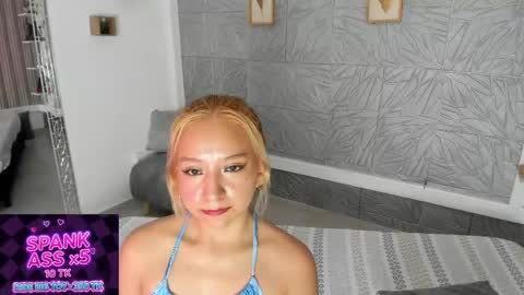 Agatadelphine online show from April 27, 1:19 pm