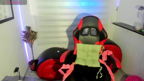 agatha_marin_ online show from April 5, 4:00 am