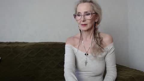 Snapshot of agatha_moore_ chatting on February 21, 10:17 am Agatha online show from February 21, 10:17 am