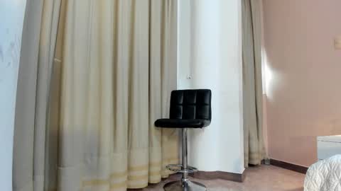Snapshot of agathaa_white chatting on October 6, 11:38 am Agathaa white online show from October 6, 11:38 am