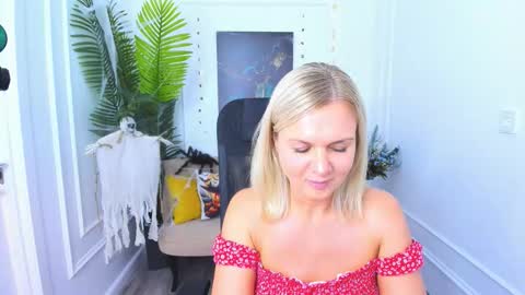 Snapshot of agathaklouin chatting on October 19, 7:27 pm Agatha online show from October 19, 7:27 pm