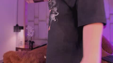 agathauwudoll online show from April 24, 8:33 pm