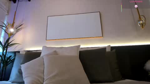    online show from April 22, 8:50 pm