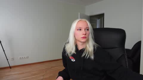 Agelina Lilly Laura online show from April 27, 12:02 pm