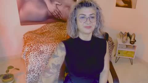 Snapshot of agnes_blackmore chatting on January 12, 3:28 am Lily online show from January 12, 3:28 am