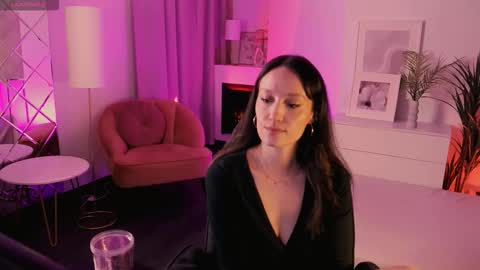 Agnes online show from September 26, 8:45 am