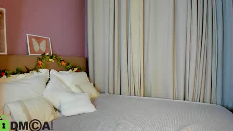 agnes wells online show from November 4, 9:25 am