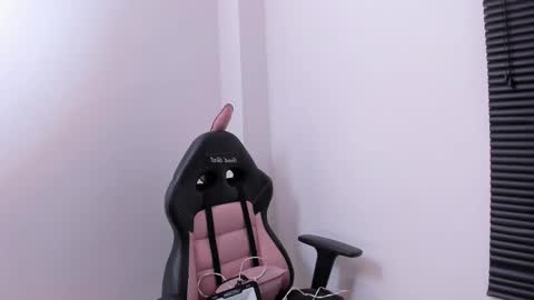 Ahmara  online show from October 27, 11:50 am