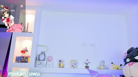 Snapshot of ahri_elderwood chatting on January 25, 4:56 am Ahri help me get to 100 online show from January 25, 4:56 am