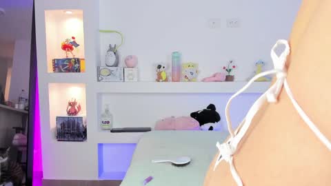 Snapshot of ahri_elderwood chatting on January 3, 3:38 am Ahri help me get to 100 online show from January 3, 3:38 am