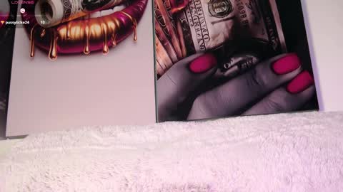 Aida  online show from September 28, 1:05 pm