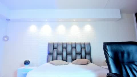 aidajoness online show from April 2, 11:51 am