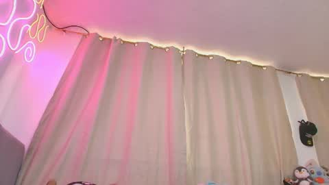 Aihnoa online show from April 22, 8:06 pm