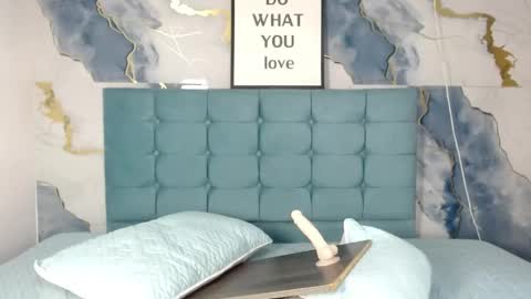 Ailyn online show from April 21, 1:42 am