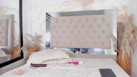 Snapshot of ainaah_ chatting on October 18, 12:19 pm Ainaah online show from October 18, 12:19 pm