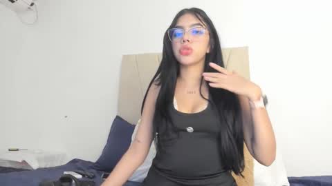 Snapshot of ainoa_pink chatting on October 9, 8:24 pm Ainoa online show from October 9, 8:24 pm