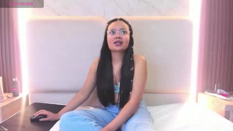 Aisha online show from March 12, 4:09 pm