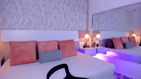 Aisha online show from February 22, 4:48 pm