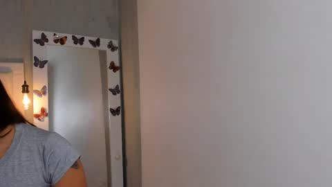 aishawild online show from March 8, 12:39 pm