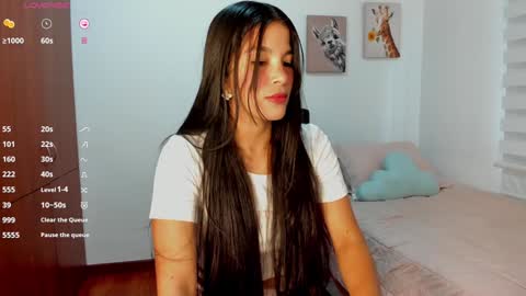 Snapshot of aitanaa1_ chatting on February 2, 9:02 pm Aitana online show from February 2, 9:02 pm