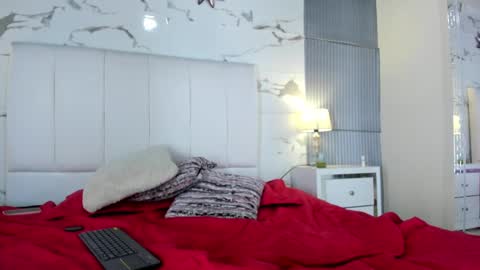 Snapshot of akemirosse chatting on February 28, 8:42 am Akemi online show from February 28, 8:42 am