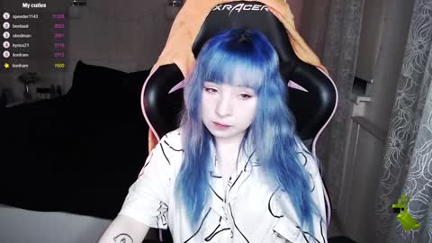 akirahartyx online show from February 6, 1:54 pm