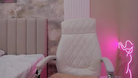 Snapshot of akura_01 chatting on February 22, 12:29 pm Akura is here 3 online show from February 22, 12:29 pm