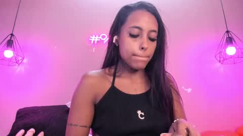 Snapshot of alahia_betancur chatting on March 3, 11:58 am Alahia online show from March 3, 11:58 am