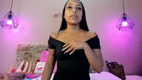 Snapshot of alahia_betancur chatting on January 20, 11:35 am Alahia online show from January 20, 11:35 am