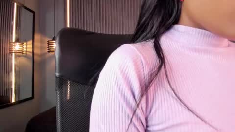 Snapshot of alahia_betancur chatting on October 9, 3:38 pm Alahia online show from October 9, 3:38 pm