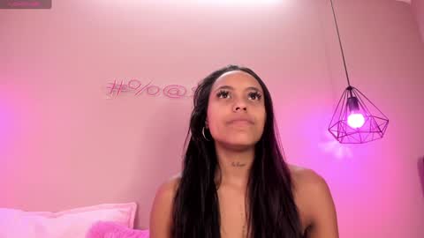 Snapshot of alahia_betancur chatting on February 7, 11:56 am Alahia online show from February 7, 11:56 am