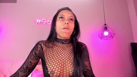 Snapshot of alahia_betancur chatting on February 11, 1:41 pm Alahia online show from February 11, 1:41 pm