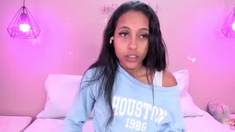 Snapshot of alahia_betancur chatting on March 6, 12:30 pm Alahia online show from March 6, 12:30 pm