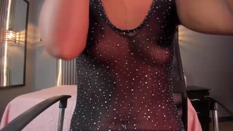 Snapshot of alahia_betancur chatting on October 8, 2:10 pm Alahia online show from October 8, 2:10 pm