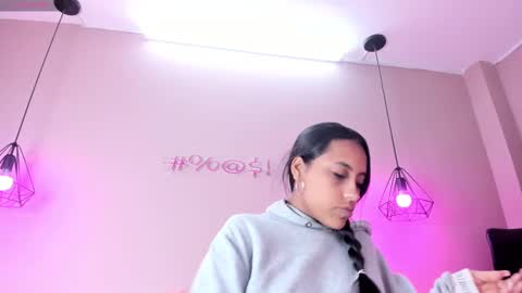 Snapshot of alahia_betancur chatting on February 13, 12:11 pm Alahia online show from February 13, 12:11 pm