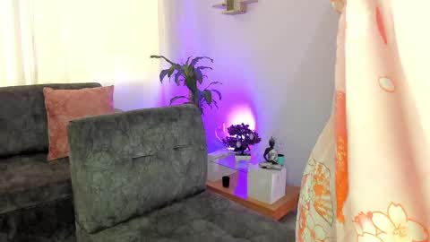 Snapshot of alaia_love77 chatting on February 10, 10:19 pm Alaia online show from February 10, 10:19 pm