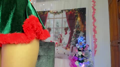 Snapshot of alaia_love77 chatting on January 6, 6:52 pm Alaia online show from January 6, 6:52 pm