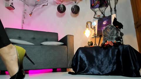 Snapshot of alaia_love77 chatting on October 9, 10:25 pm Alaia online show from October 9, 10:25 pm